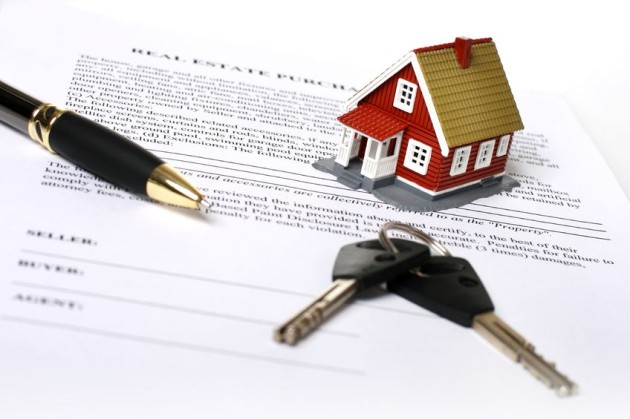Frage: Auf welche Klauseln sollte ich beim Immobilienkaufvertrag achten?